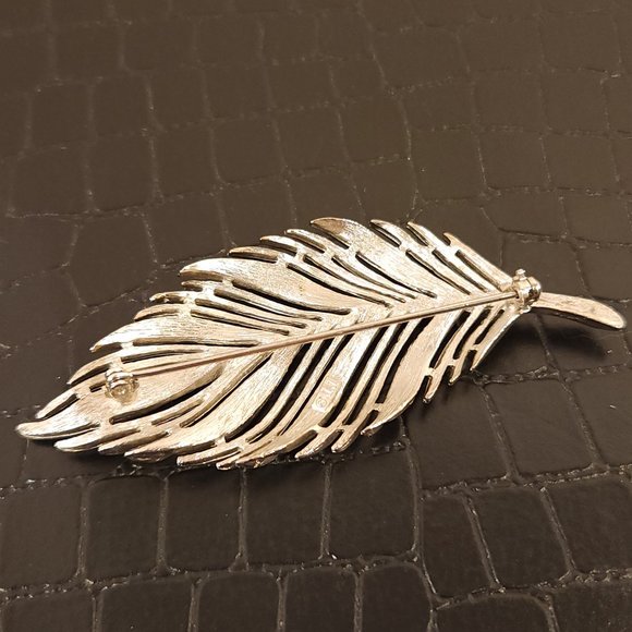 Elegant Signed JJ (Jonette Jewelry) Openwork Flowing Silver Leaf Sleek Brooch - Picture 4 of 5